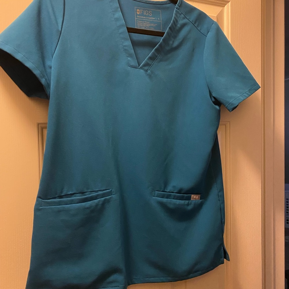 FIGs scrub top